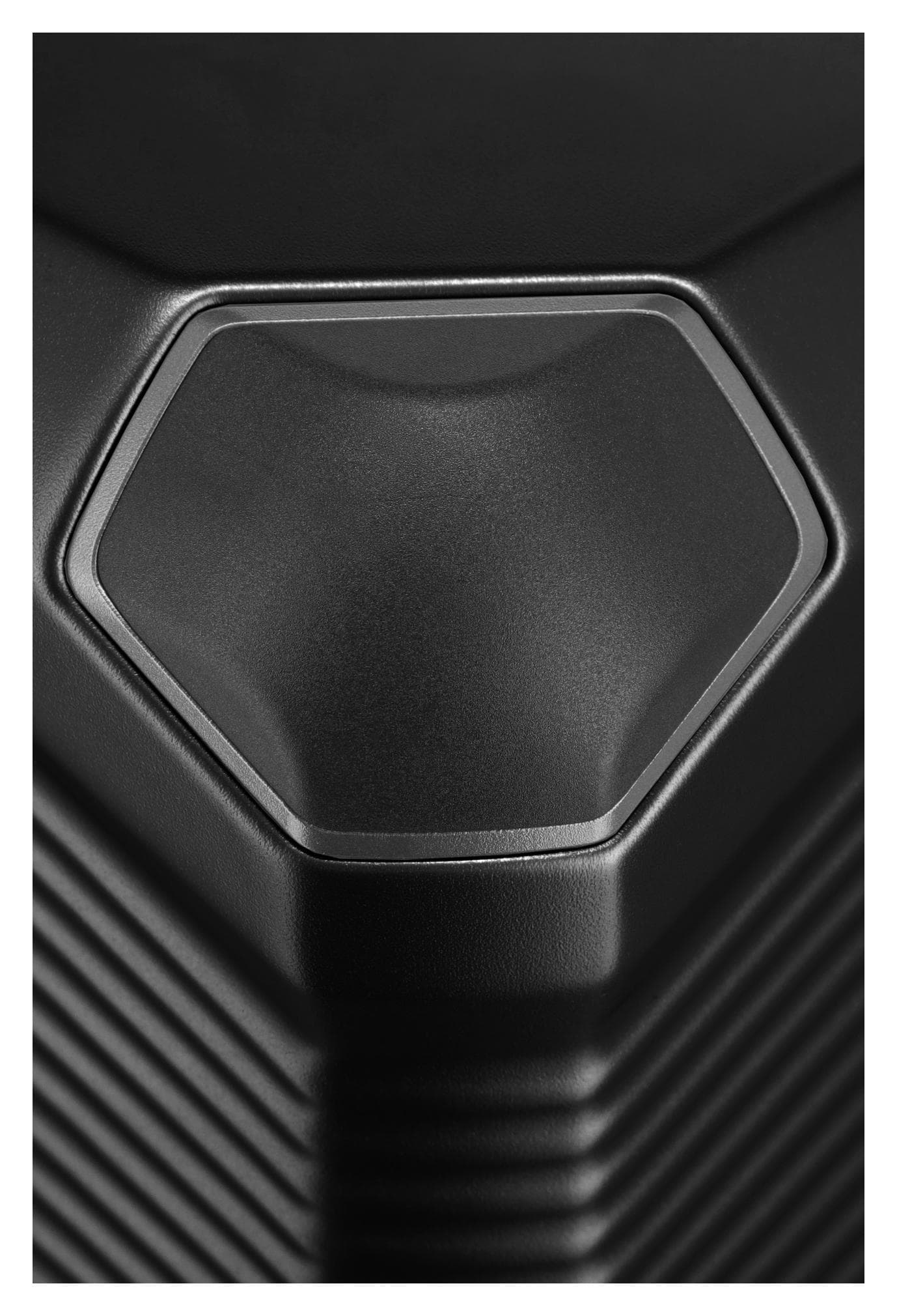 Skořepinový palubní kufr Travelite Millennium S Black 5