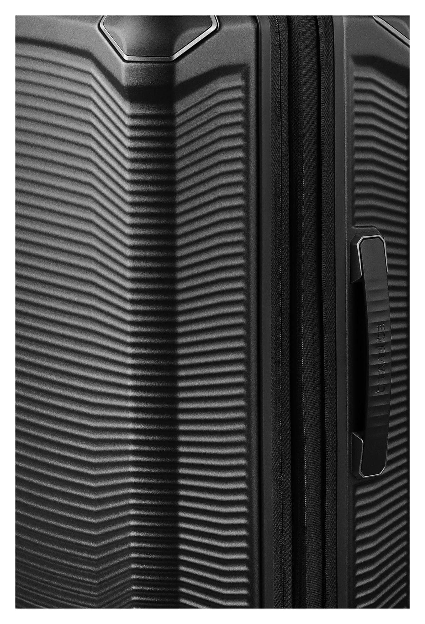 Střední skořepinový kufr Travelite Millennium M Black 4