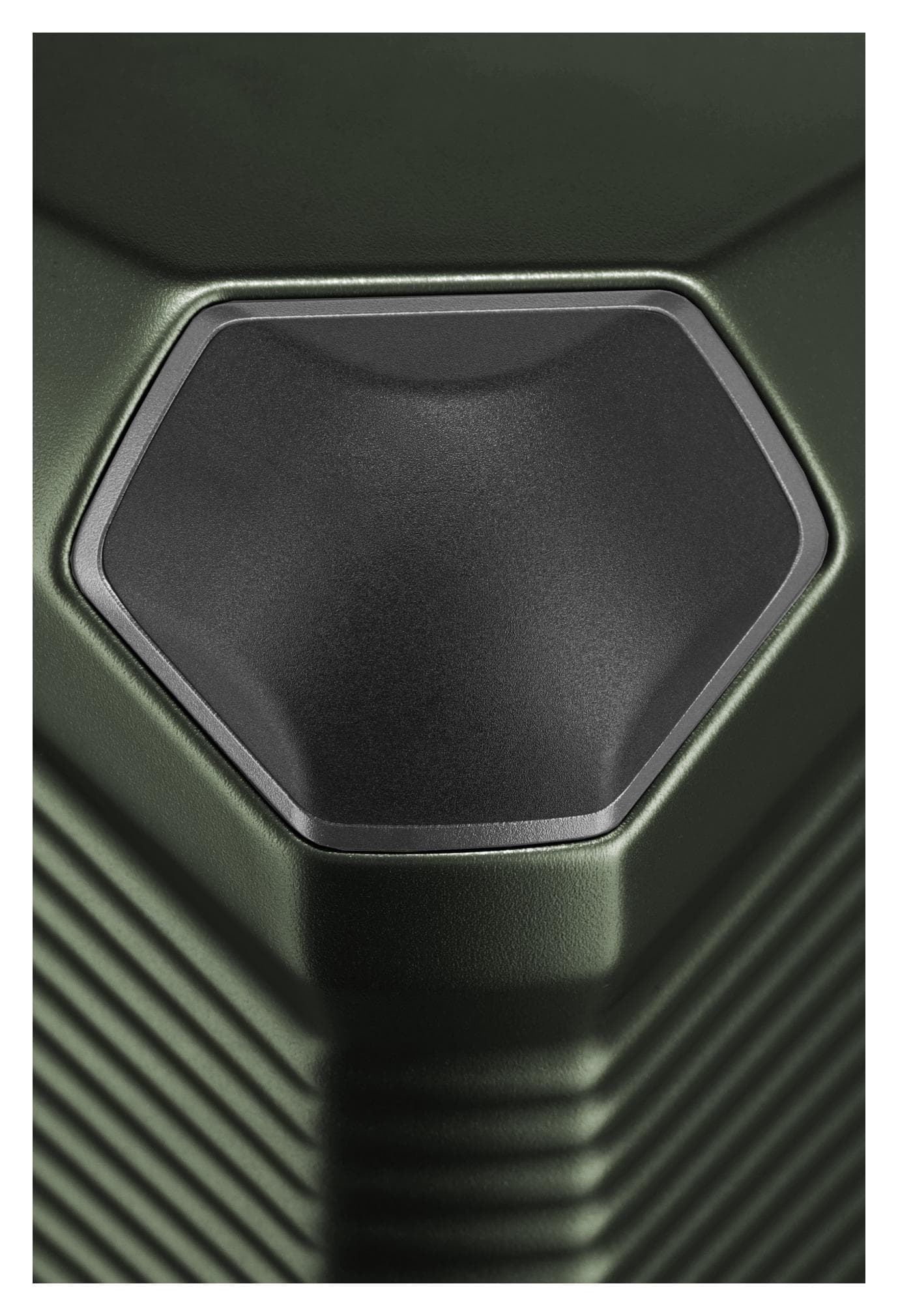 Střední skořepinový kufr Travelite Millennium M Pine Green 6