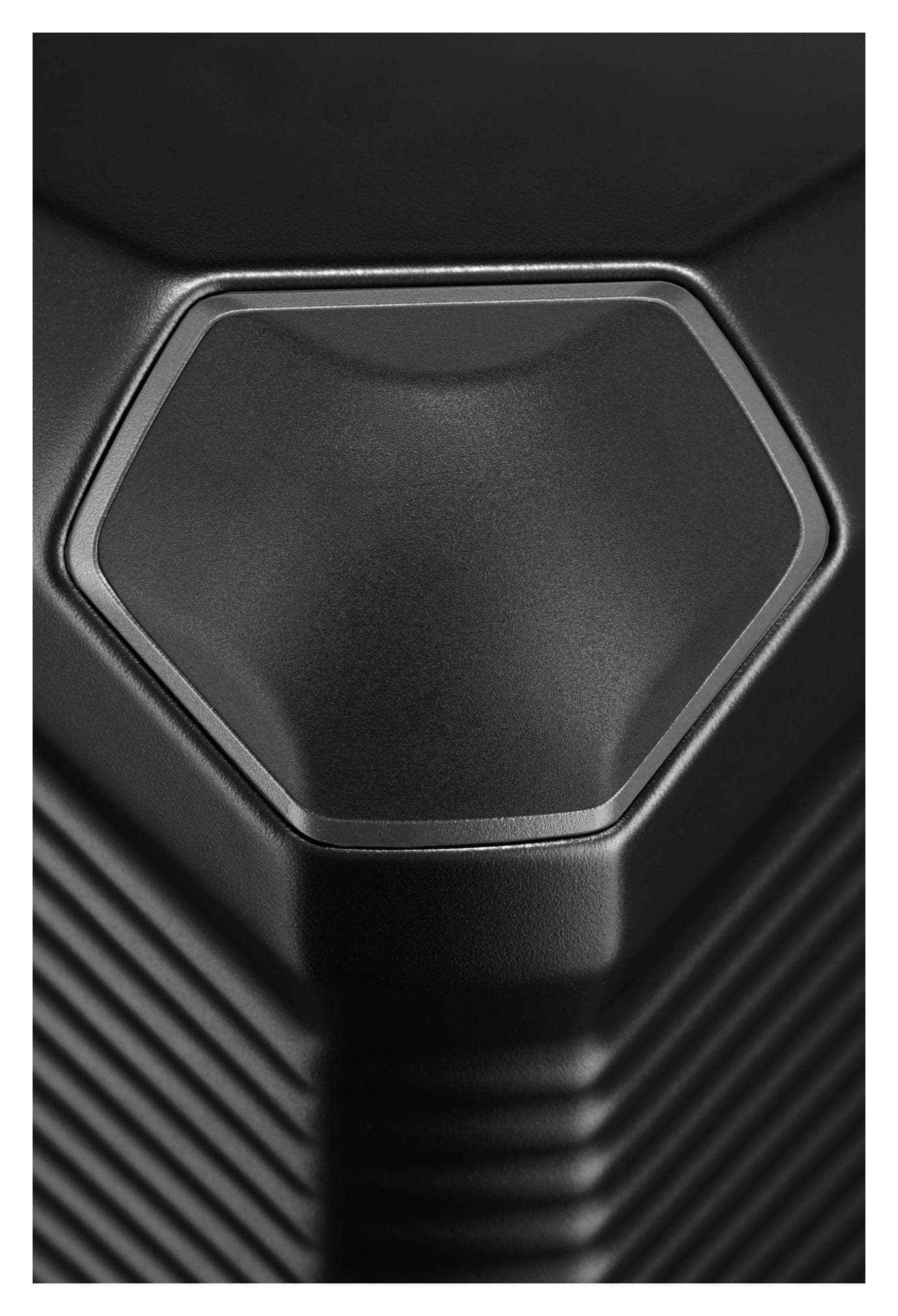 Velký skořepinový kufr Travelite Millennium L Black 4