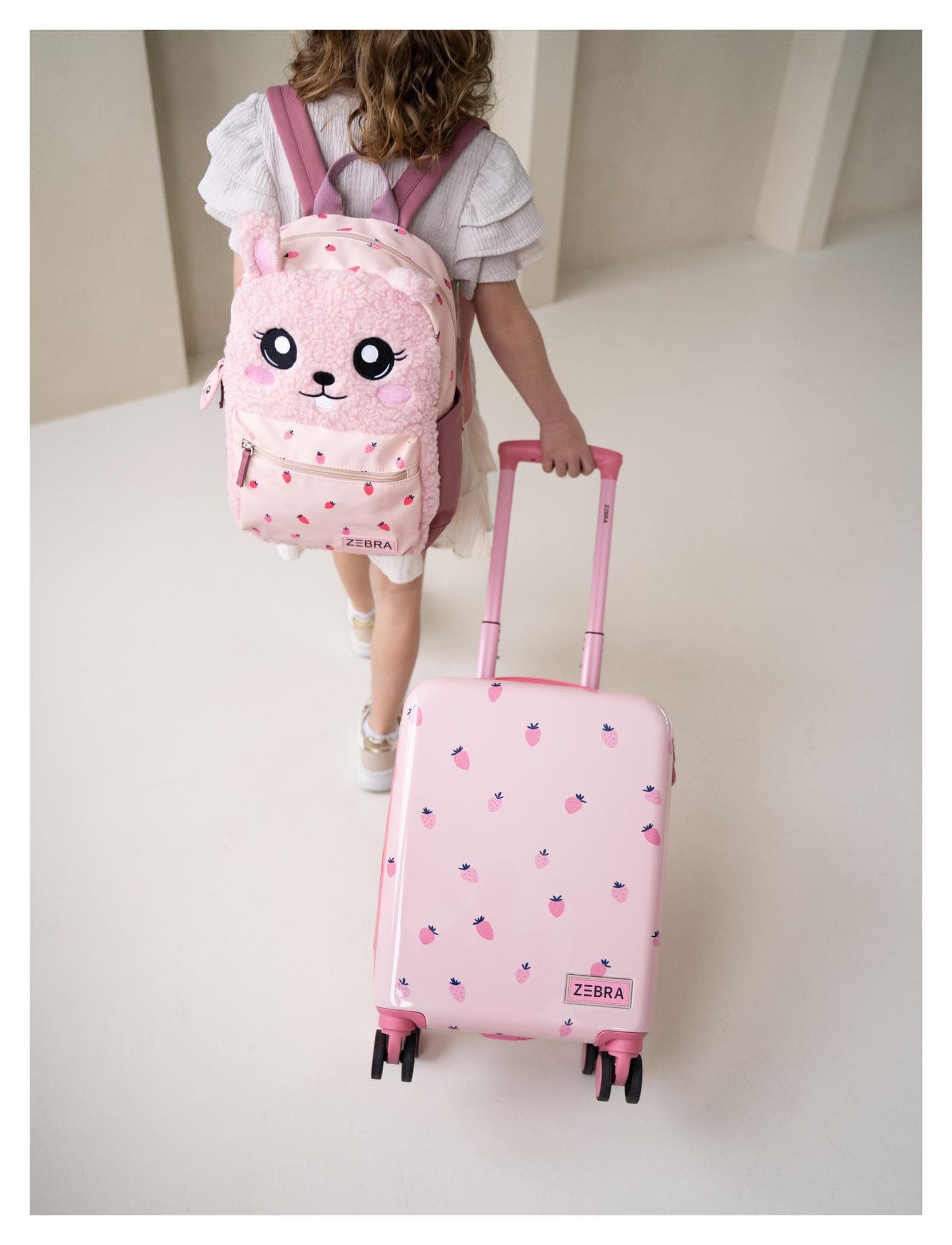 Dětský kufr Zebra Trends Adventurer 21492 Strawberry 2