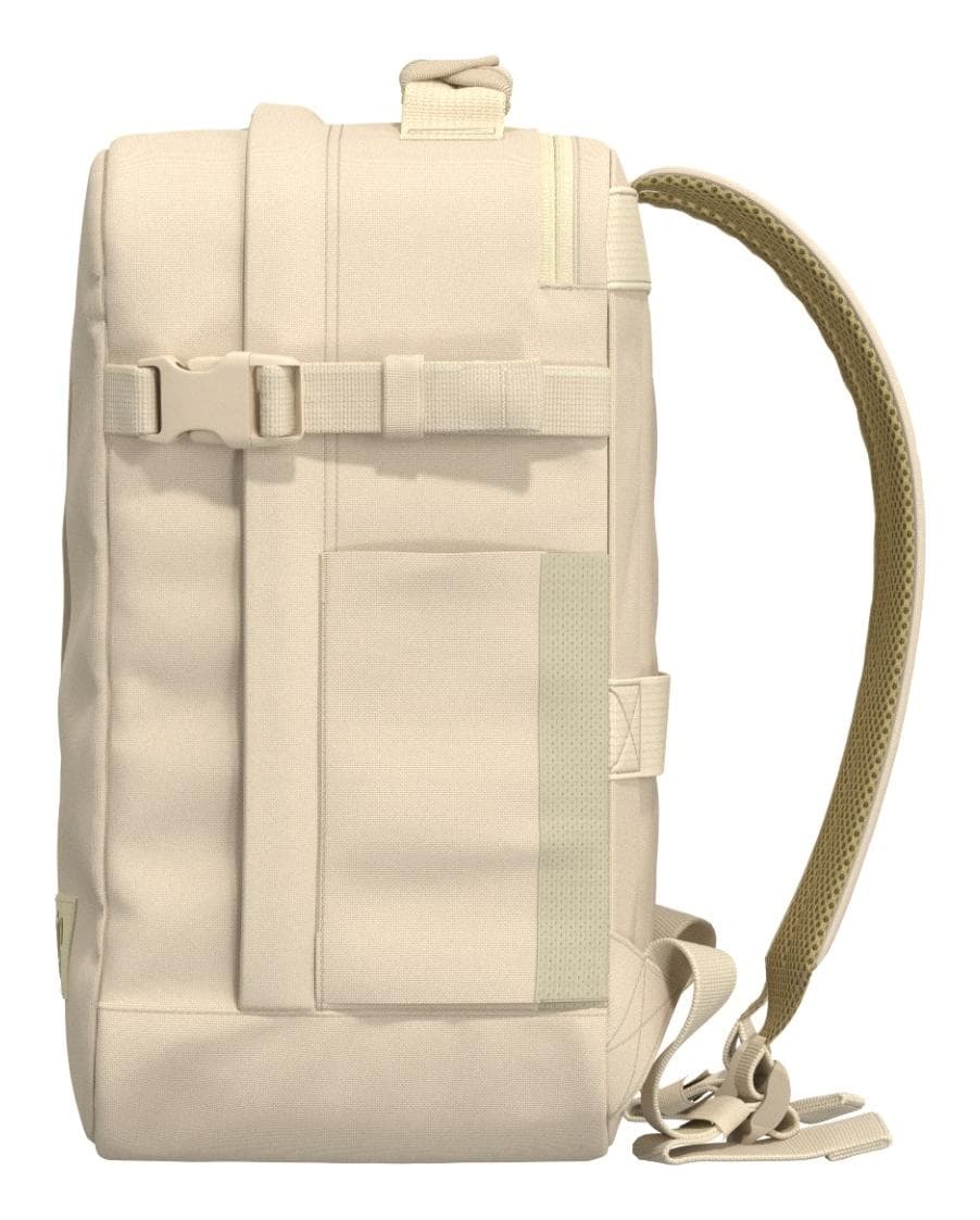 Cestovní batoh do letadla CabinZero Classic Tech 28L Shell White 4