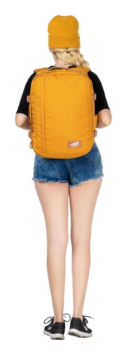 Cestovní batoh do letadla CabinZero Classic Plus 32L Orange Chill